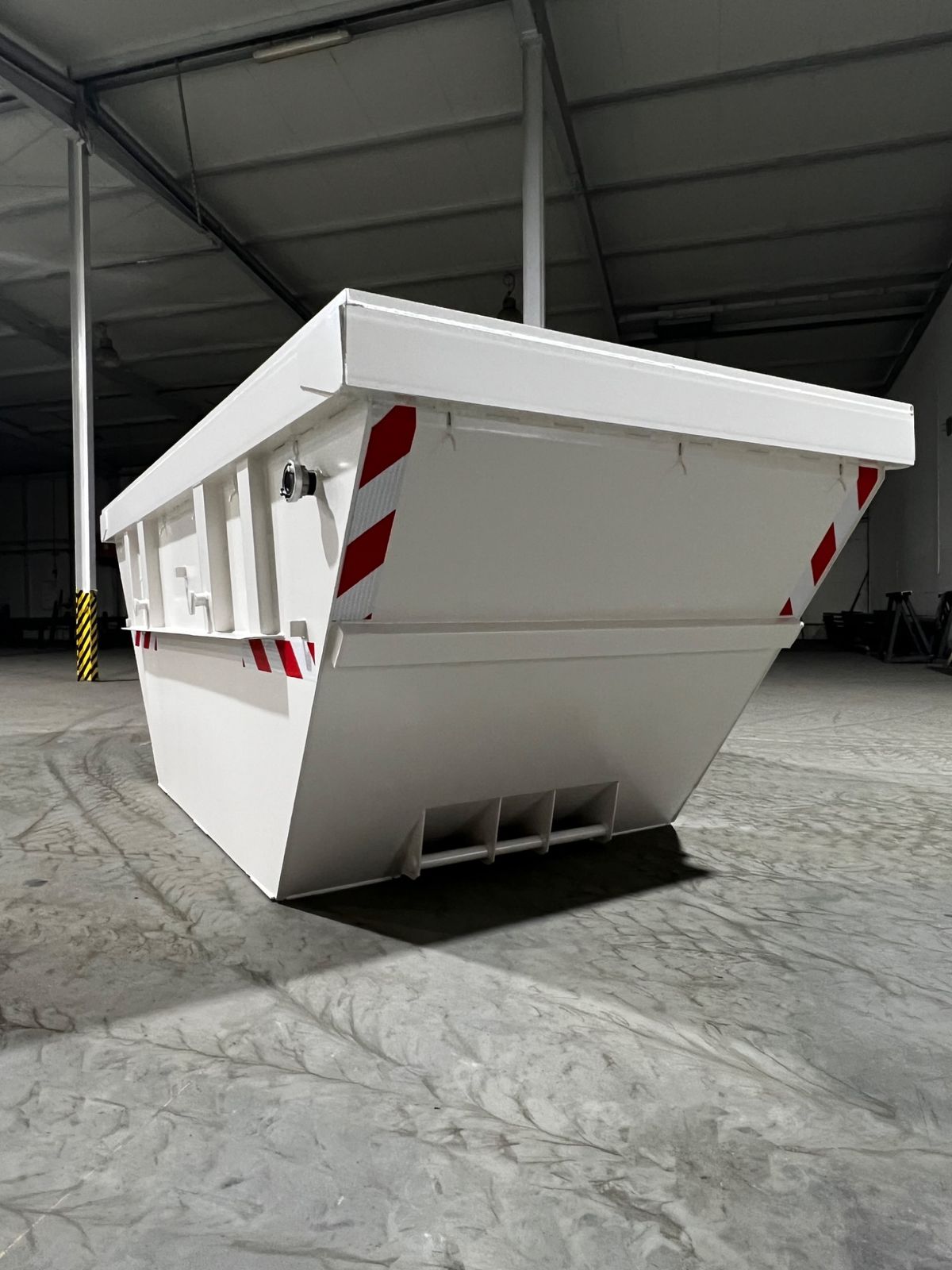Originalfoto symmetrischer wasserdichter Absetzcontainer